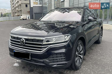 Позашляховик / Кросовер Volkswagen Touareg 2021 в Харкові