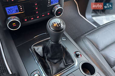 Внедорожник / Кроссовер Volkswagen Touareg 2006 в 