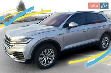 Позашляховик / Кросовер Volkswagen Touareg 2019 в Києві