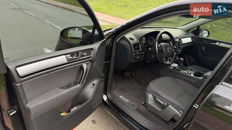 Внедорожник / Кроссовер Volkswagen Touareg 2012 в Киеве фото 27 Внедорожник / Кроссовер Volkswagen Touareg 2012 в Киеве