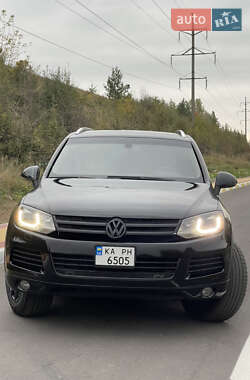 Позашляховик / Кросовер Volkswagen Touareg 2010 в Києві