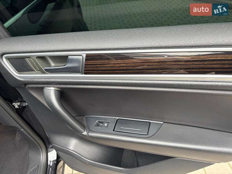 Внедорожник / Кроссовер Volkswagen Touareg 2014 в Львове фото 19 Внедорожник / Кроссовер Volkswagen Touareg 2014 в Львове