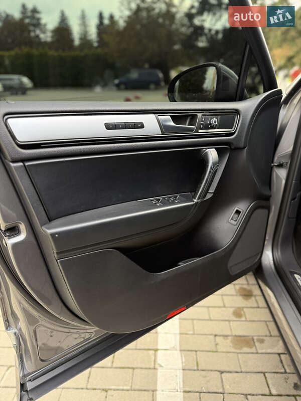 Позашляховик / Кросовер Volkswagen Touareg 2013 в Луцьку