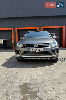 Позашляховик / Кросовер Volkswagen Touareg 2016 в Одесі