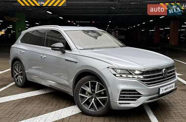 Позашляховик / Кросовер Volkswagen Touareg 2020 в Києві