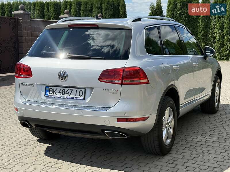 Внедорожник / Кроссовер Volkswagen Touareg 2013 в Ровно
