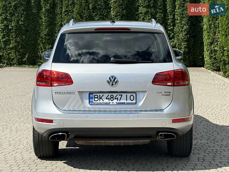 Внедорожник / Кроссовер Volkswagen Touareg 2013 в Ровно