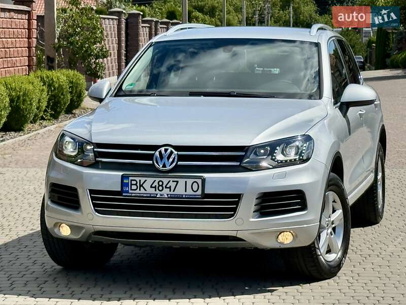 Внедорожник / Кроссовер Volkswagen Touareg 2013 в Ровно