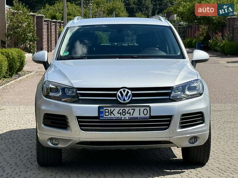 Внедорожник / Кроссовер Volkswagen Touareg 2013 в Ровно