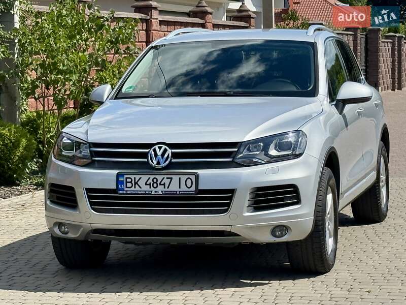 Внедорожник / Кроссовер Volkswagen Touareg 2013 в Ровно