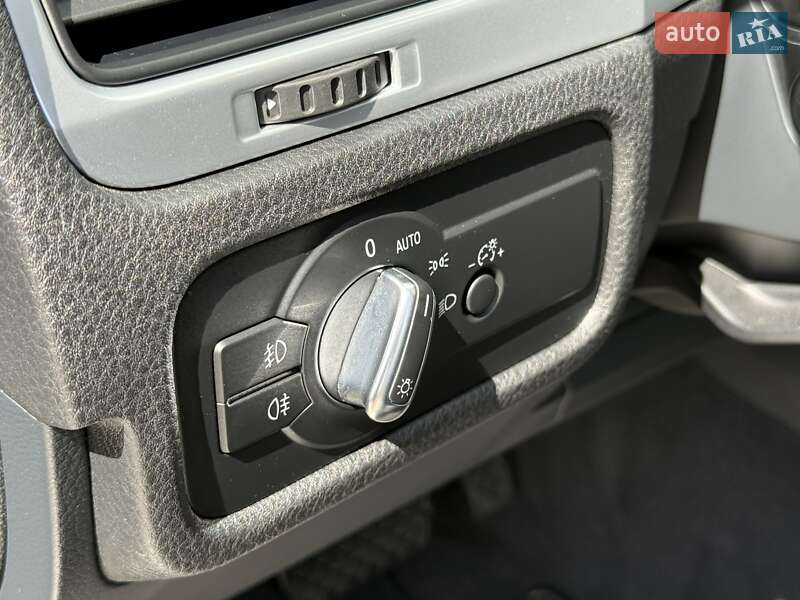 Внедорожник / Кроссовер Volkswagen Touareg 2013 в Ровно