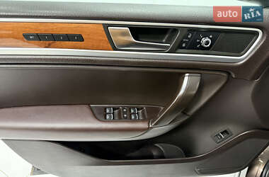 Внедорожник / Кроссовер Volkswagen Touareg 2010 в 