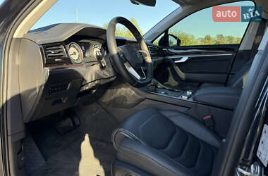 Внедорожник / Кроссовер Volkswagen Touareg 2021 в 