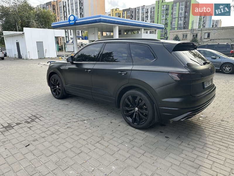 Позашляховик / Кросовер Volkswagen Touareg 2019 в Дніпрі