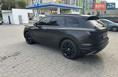 Внедорожник / Кроссовер Volkswagen Touareg 2019 в 