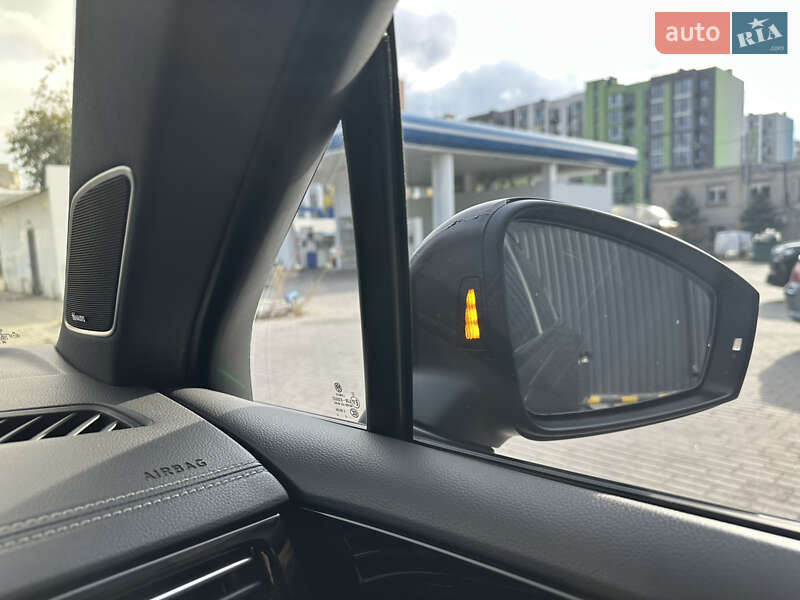 Позашляховик / Кросовер Volkswagen Touareg 2019 в Дніпрі