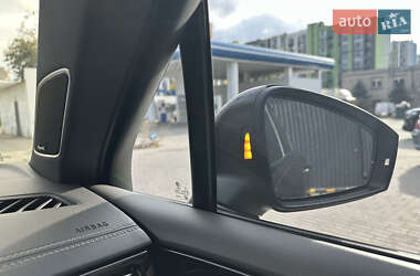 Внедорожник / Кроссовер Volkswagen Touareg 2019 в 