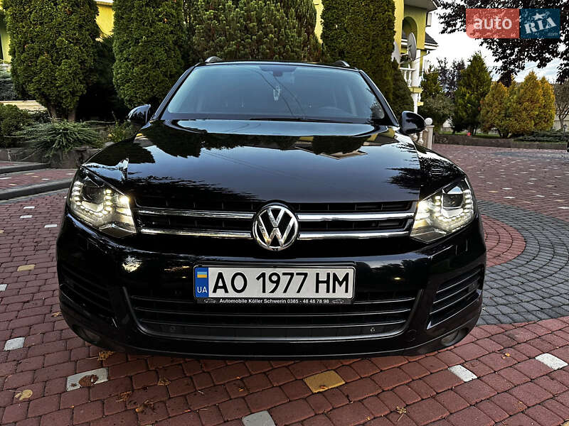 Позашляховик / Кросовер Volkswagen Touareg 2011 в Хусті