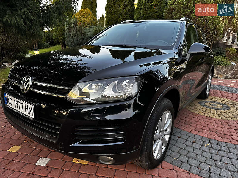 Позашляховик / Кросовер Volkswagen Touareg 2011 в Хусті