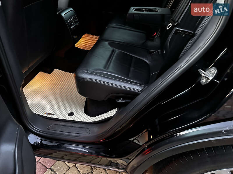 Позашляховик / Кросовер Volkswagen Touareg 2011 в Хусті