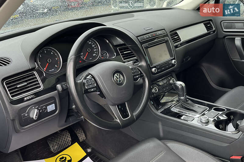 Позашляховик / Кросовер Volkswagen Touareg 2015 в Стрию