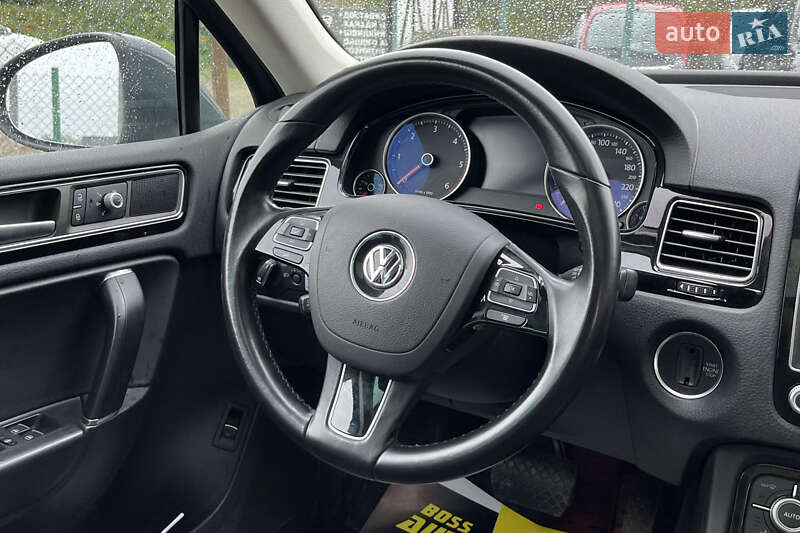 Позашляховик / Кросовер Volkswagen Touareg 2015 в Стрию