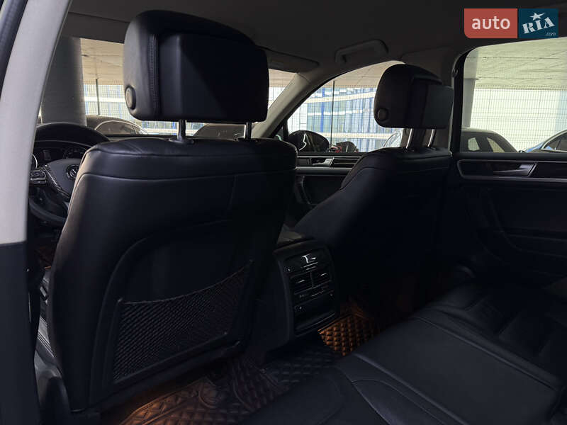Внедорожник / Кроссовер Volkswagen Touareg 2017 в Одессе