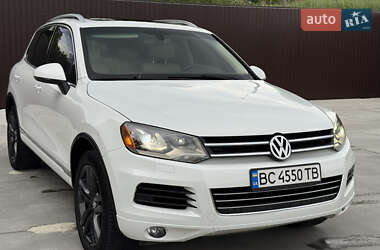 Внедорожник / Кроссовер Volkswagen Touareg 2012 в Львове