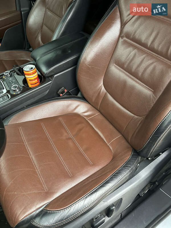 Внедорожник / Кроссовер Volkswagen Touareg 2010 в Сарнах
