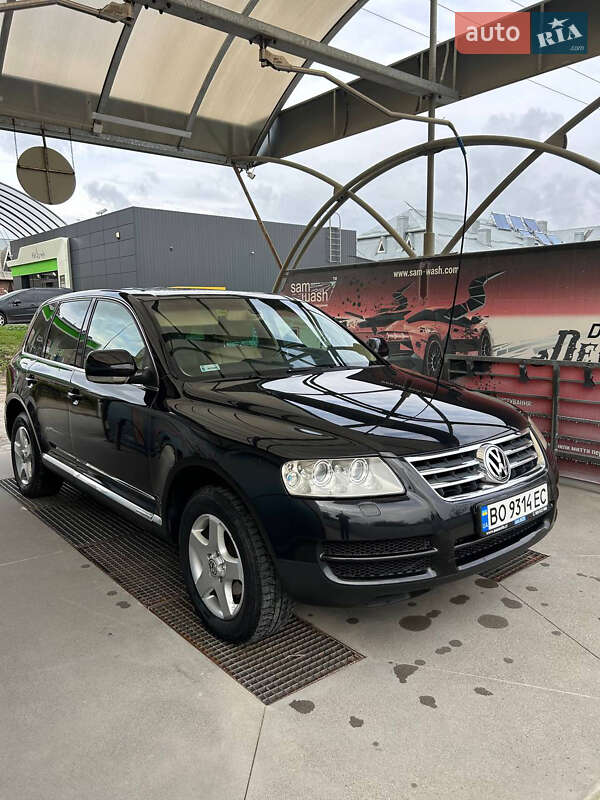 Внедорожник / Кроссовер Volkswagen Touareg 2004 в Монастыриске