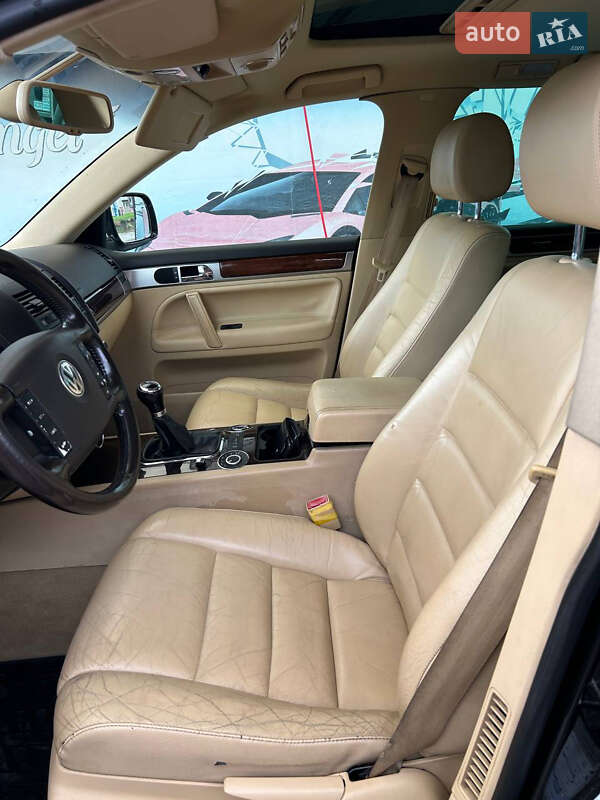 Внедорожник / Кроссовер Volkswagen Touareg 2004 в Монастыриске