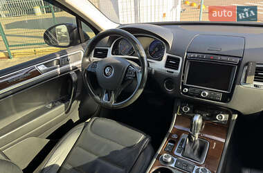 Позашляховик / Кросовер Volkswagen Touareg 2017 в 
