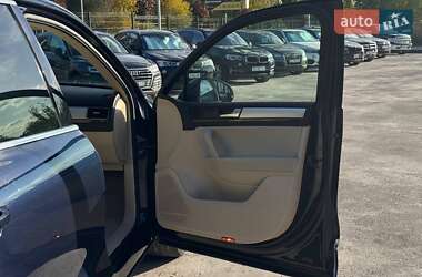 Внедорожник / Кроссовер Volkswagen Touareg 2012 в 
