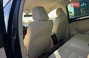 Внедорожник / Кроссовер Volkswagen Touareg 2012 в 