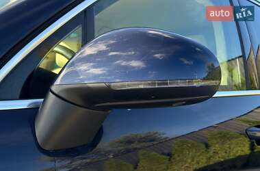 Внедорожник / Кроссовер Volkswagen Touareg 2012 в 