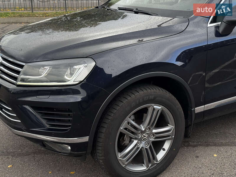 Позашляховик / Кросовер Volkswagen Touareg 2016 в Києві