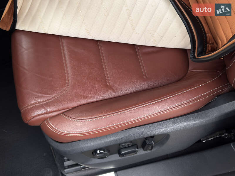 Позашляховик / Кросовер Volkswagen Touareg 2016 в Києві