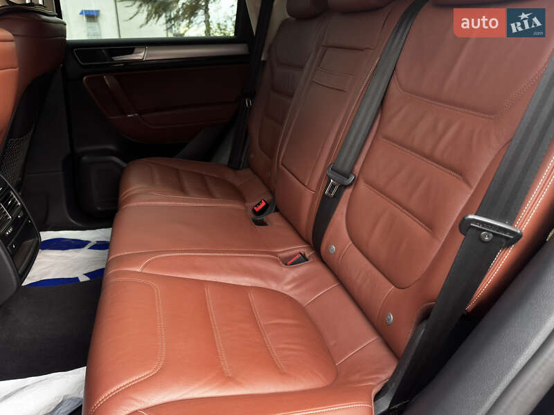 Позашляховик / Кросовер Volkswagen Touareg 2016 в Києві