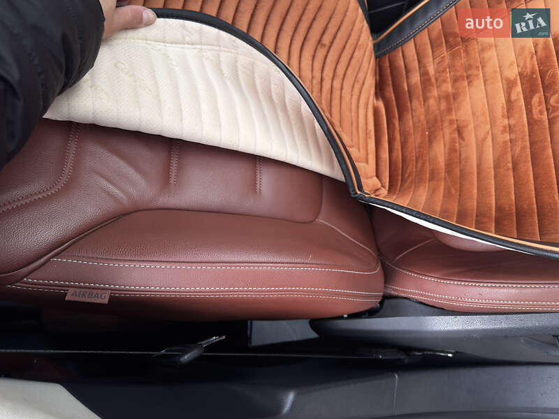 Позашляховик / Кросовер Volkswagen Touareg 2016 в Києві