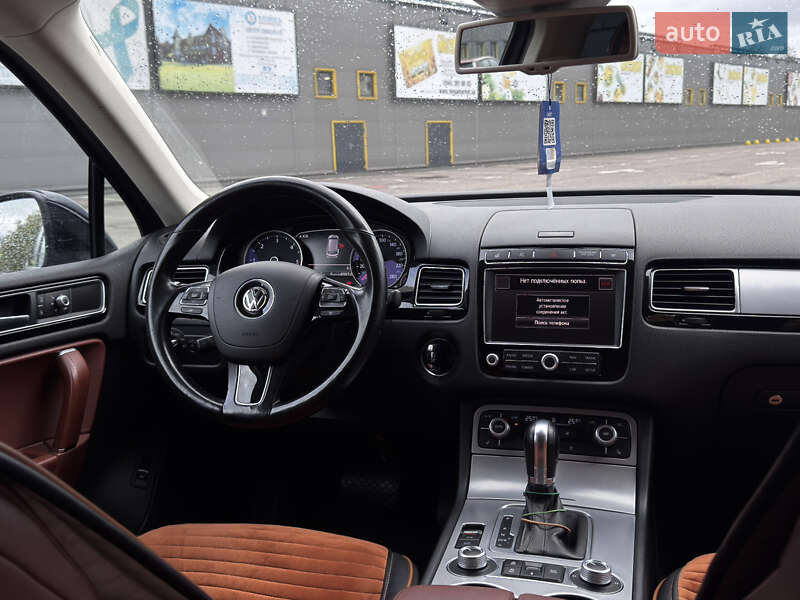 Позашляховик / Кросовер Volkswagen Touareg 2016 в Києві