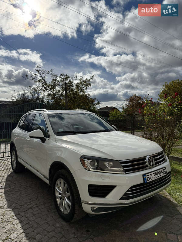 Внедорожник / Кроссовер Volkswagen Touareg 2015 в Тернополе