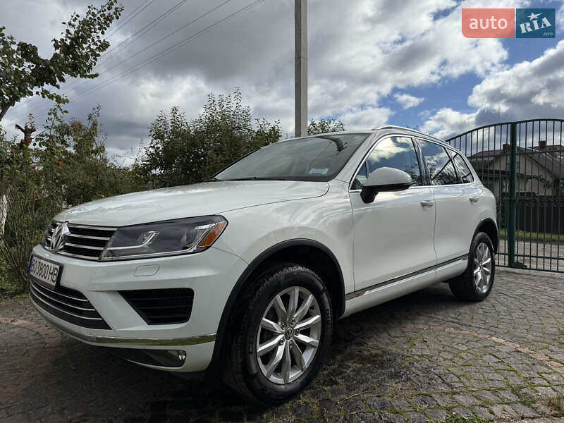 Внедорожник / Кроссовер Volkswagen Touareg 2015 в Тернополе