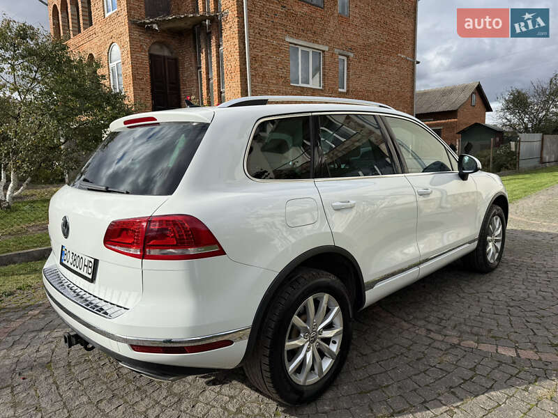 Внедорожник / Кроссовер Volkswagen Touareg 2015 в Тернополе