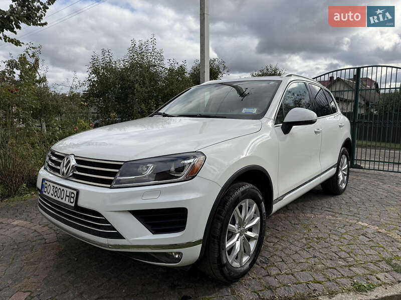 Внедорожник / Кроссовер Volkswagen Touareg 2015 в Тернополе