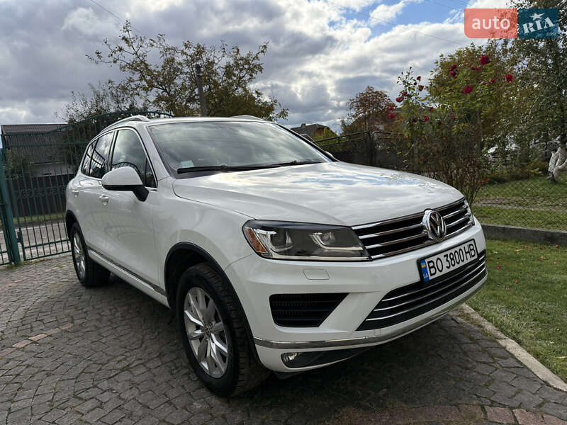 Внедорожник / Кроссовер Volkswagen Touareg 2015 в Тернополе