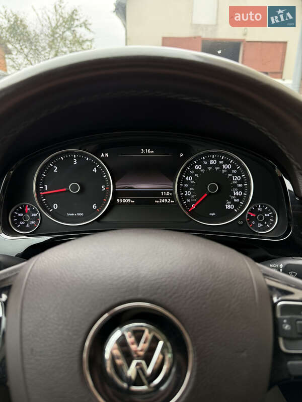 Внедорожник / Кроссовер Volkswagen Touareg 2015 в Тернополе