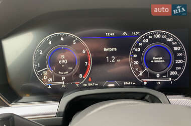 Внедорожник / Кроссовер Volkswagen Touareg 2022 в 