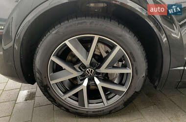 Внедорожник / Кроссовер Volkswagen Touareg 2022 в 