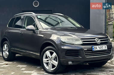 Внедорожник / Кроссовер Volkswagen Touareg 2011 в Ровно