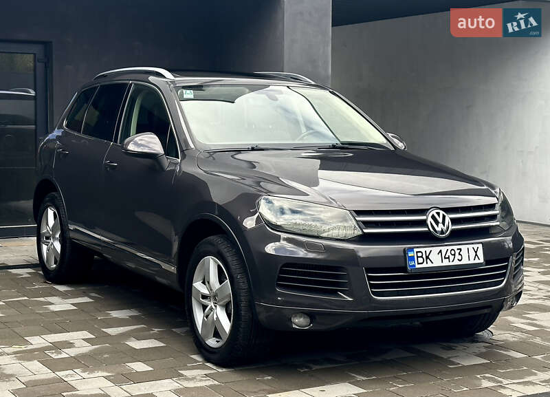 Внедорожник / Кроссовер Volkswagen Touareg 2011 в Ровно